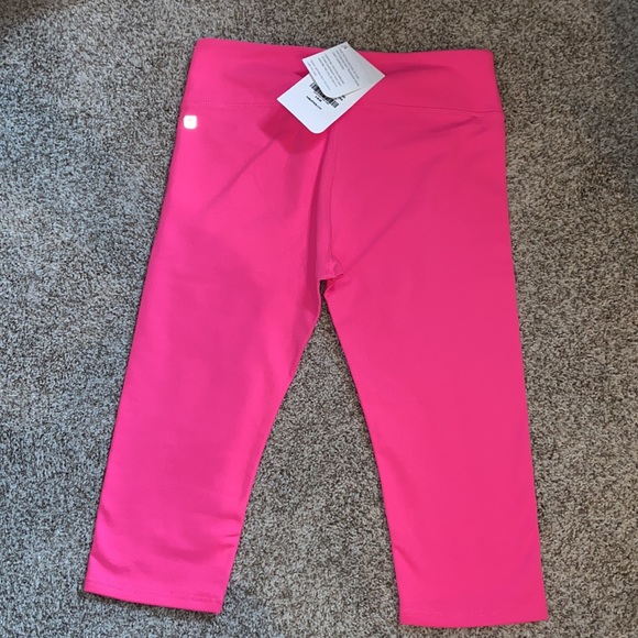 Fabletics Salar Crop - Pop Pink - S/6 - NWT - Picture 2 of 4